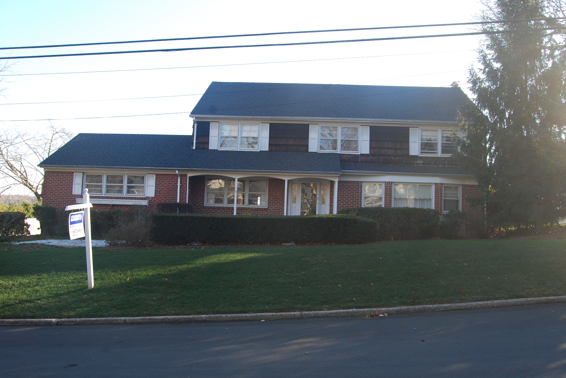 Centerport home before renovation